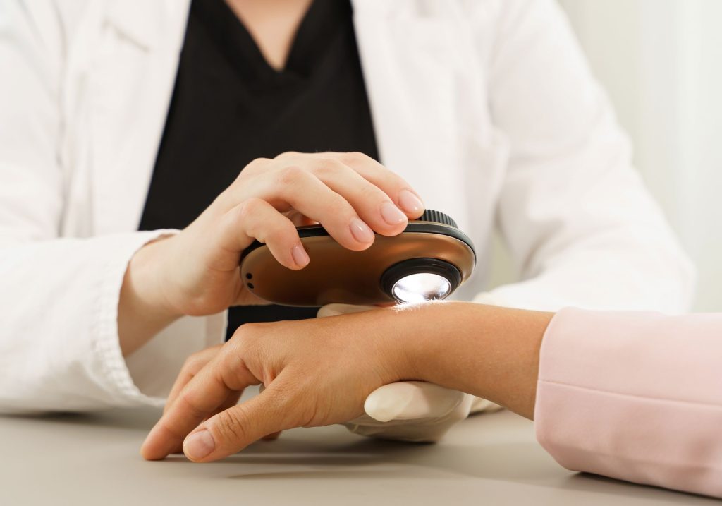 dermatolog, dermatolog dziecięcy, badania_dermatoskopowe_poznan_neomedica